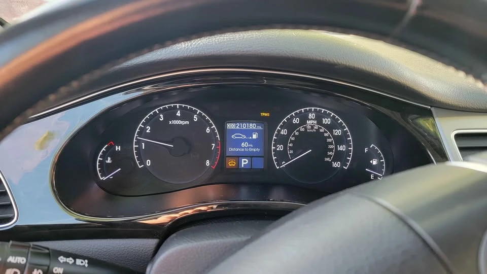 2012 Hyundai Genesis - Image 9 of 13