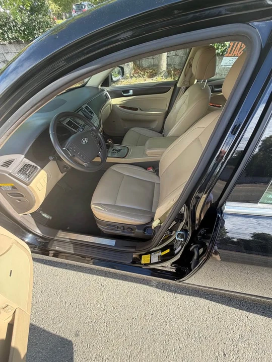 2012 Hyundai Genesis - Image 6 of 8