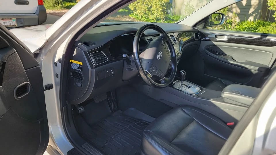 2012 Hyundai Genesis - Image 6 of 13
