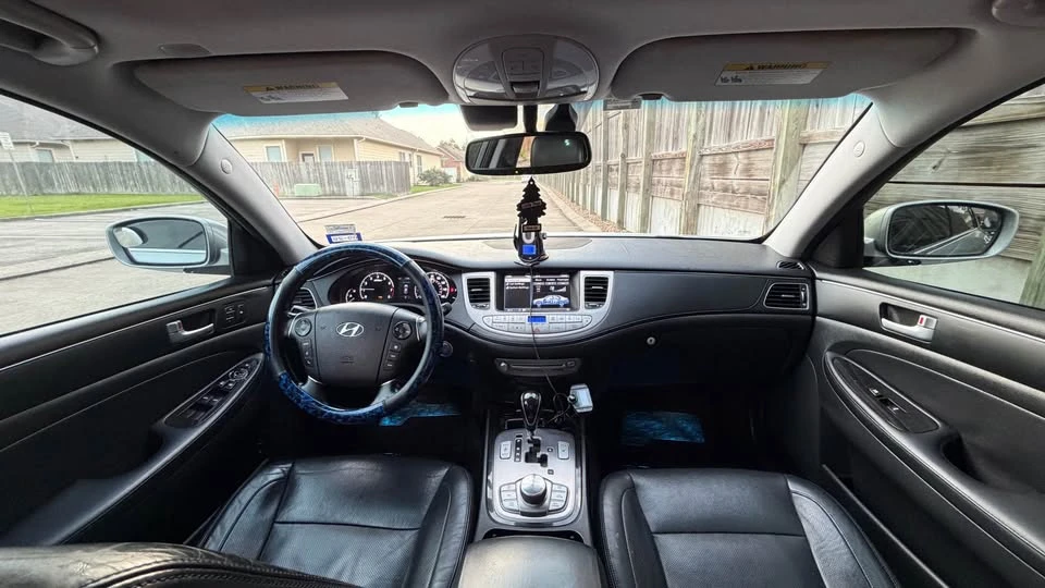 2012 Hyundai Genesis - Image 7 of 12