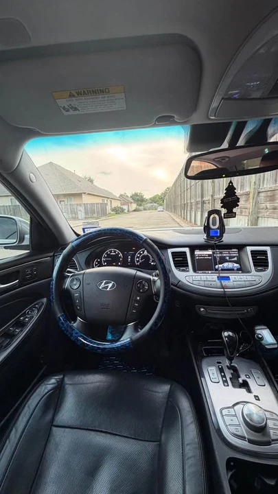 2012 Hyundai Genesis - Image 8 of 12