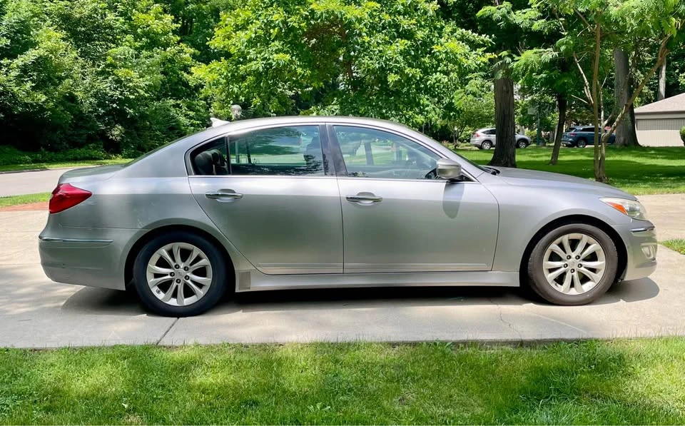 2012 Hyundai Genesis - Image 5 of 10