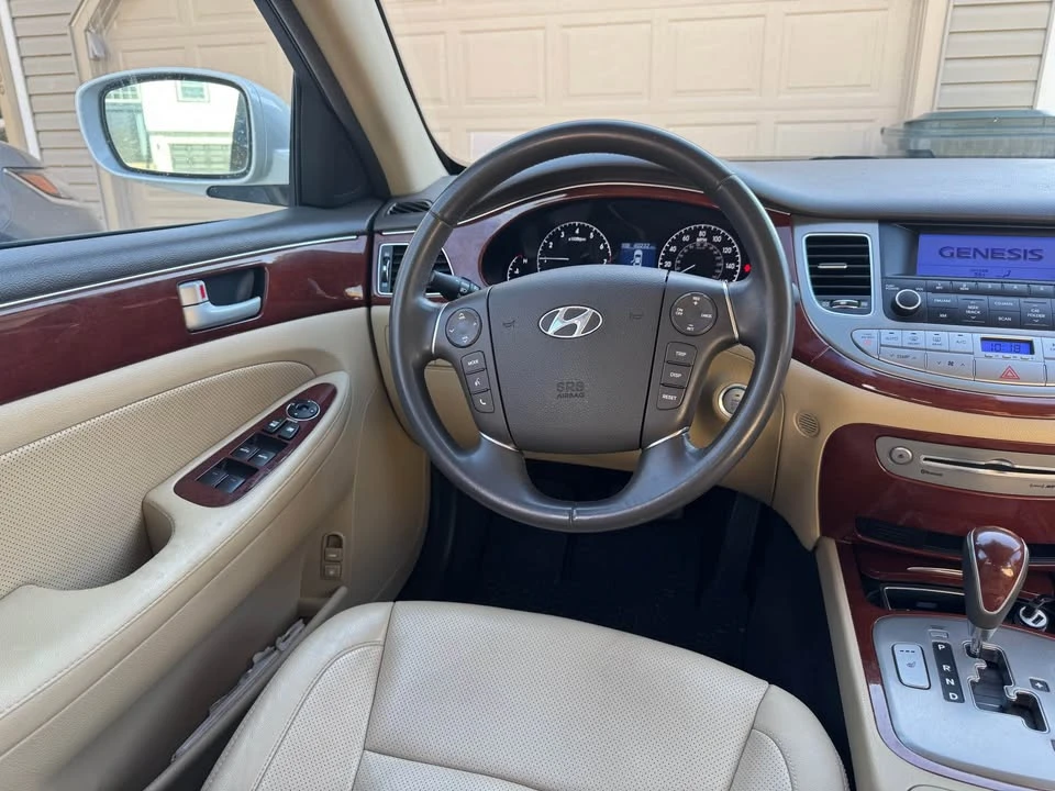 2012 Hyundai Genesis - Image 8 of 10