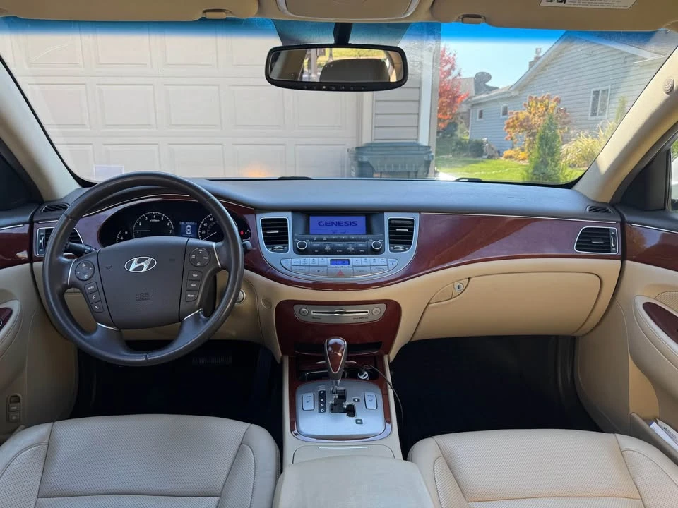 2012 Hyundai Genesis - Image 7 of 10