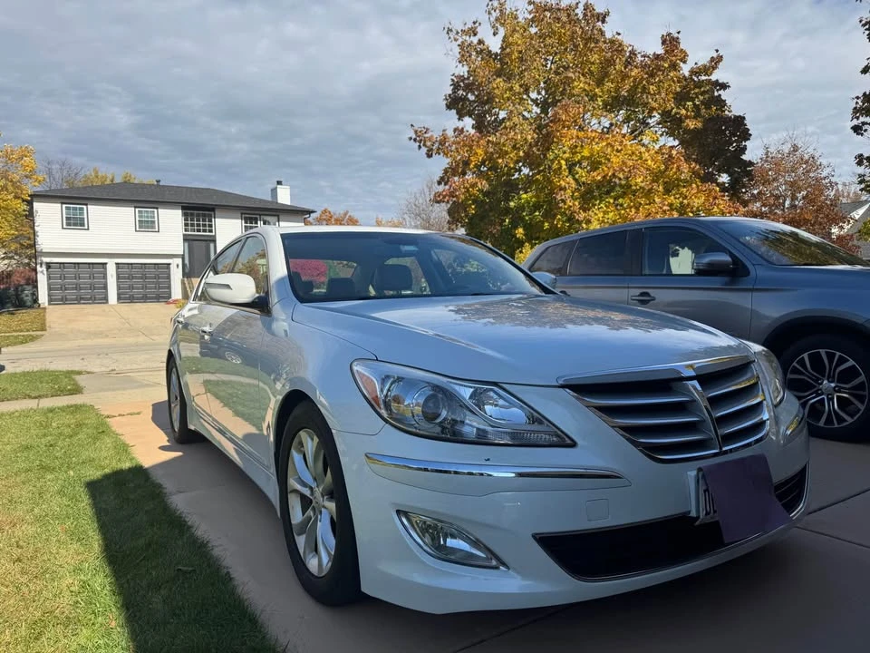 2012 Hyundai Genesis - Image 4 of 10