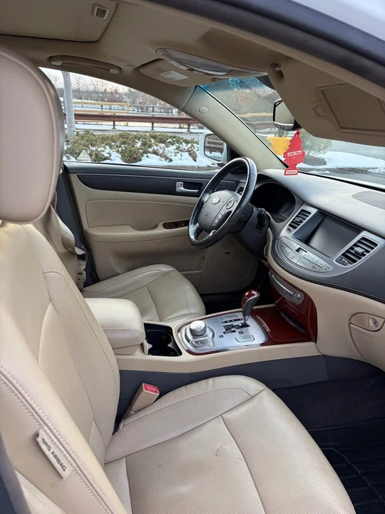 2012 Hyundai Genesis - Image 8 of 10