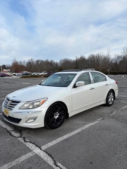2012 Hyundai Genesis - Image 2 of 10