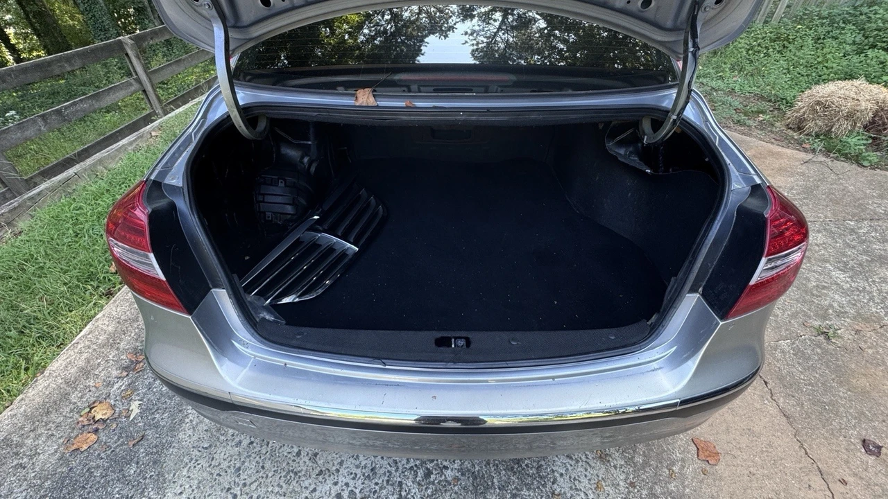 2012 Hyundai Genesis - Image 14 of 15