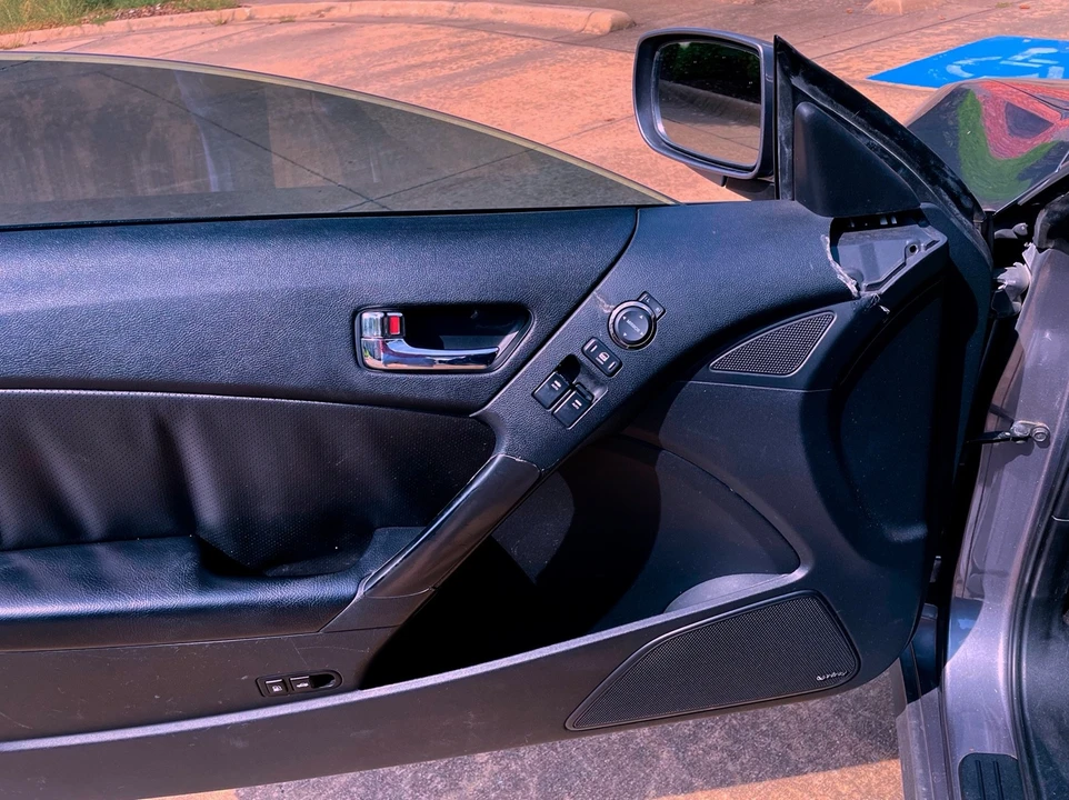 2012 Hyundai Genesis - Image 12 of 19