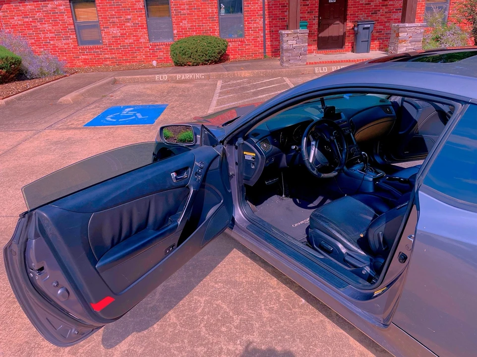 2012 Hyundai Genesis - Image 17 of 19