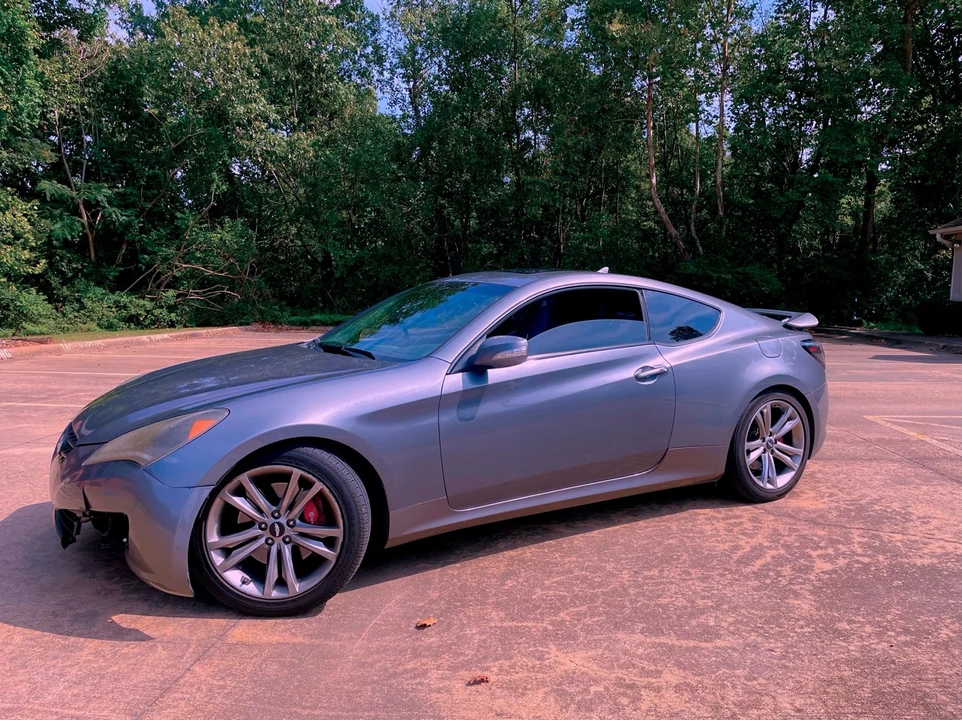 2012 Hyundai Genesis - Image 9 of 19