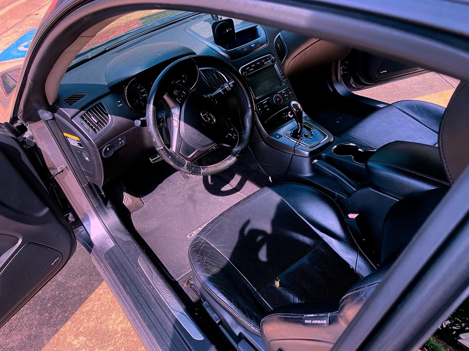2012 Hyundai Genesis - Image 14 of 19