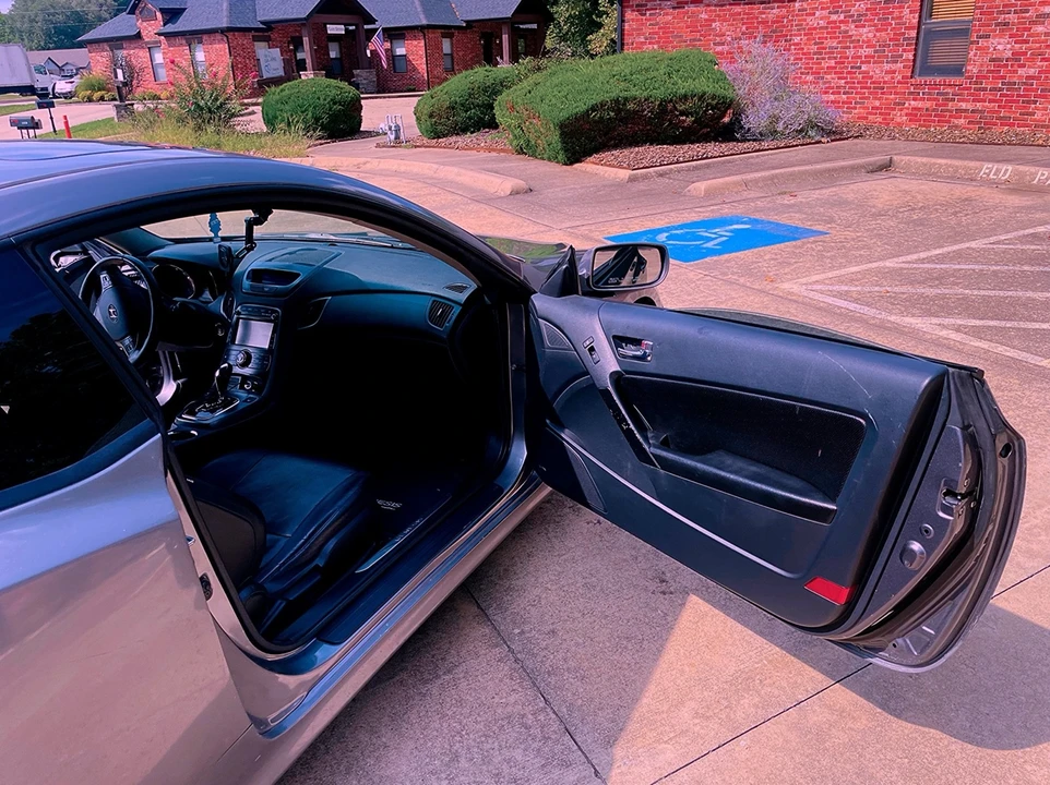 2012 Hyundai Genesis - Image 15 of 19