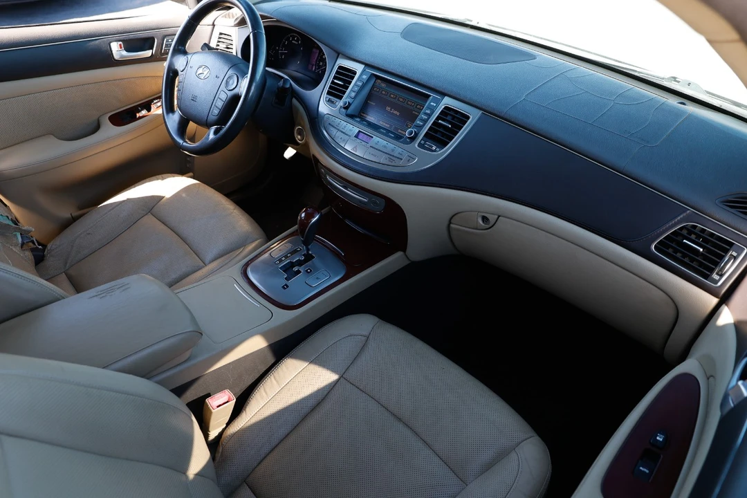 2012 Hyundai Genesis - Image 18 of 21