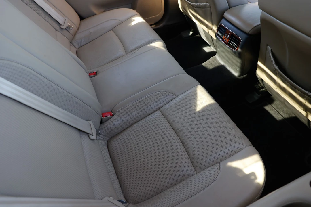 2012 Hyundai Genesis - Image 12 of 21