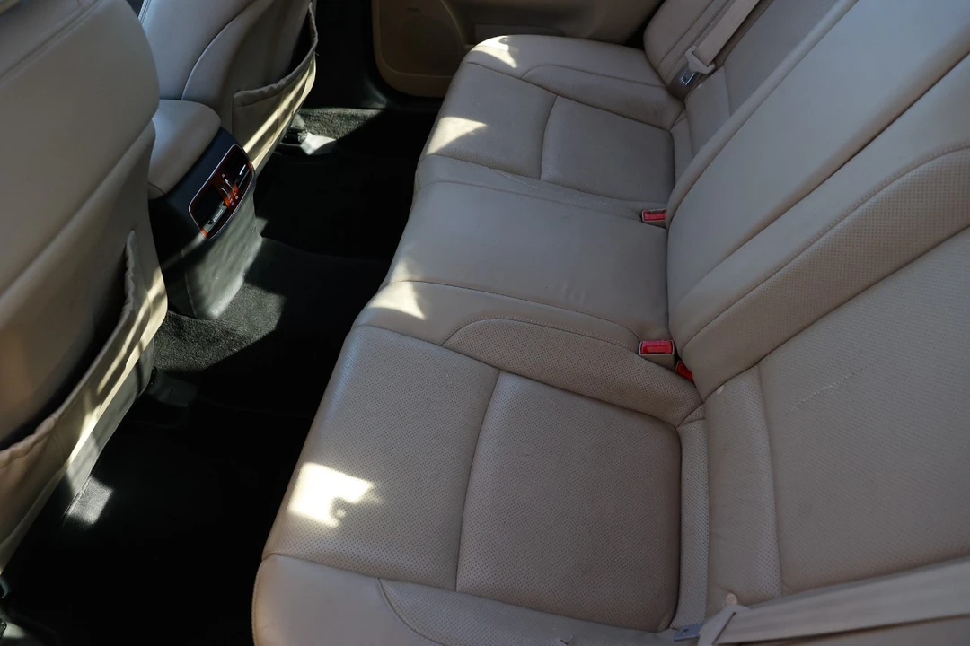 2012 Hyundai Genesis - Image 10 of 21