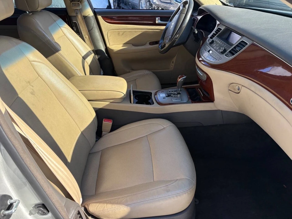2012 Hyundai Genesis - Image 7 of 12