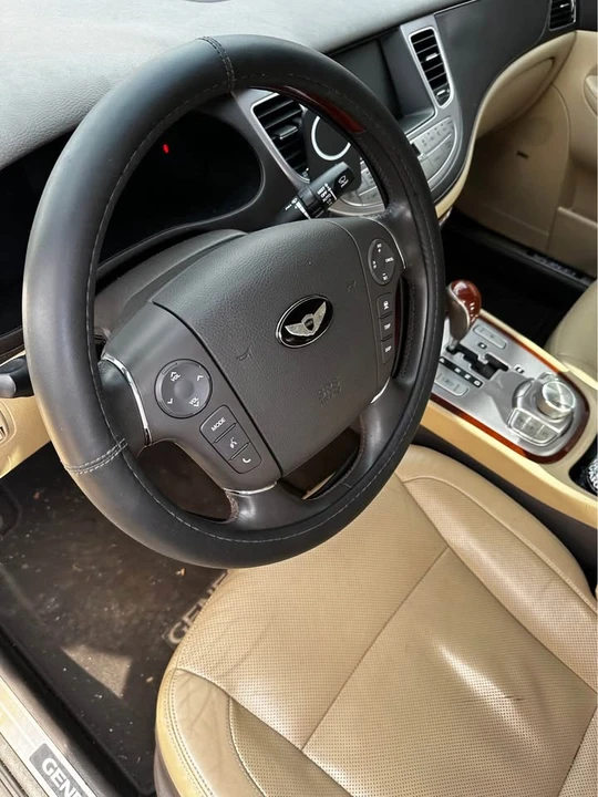 2012 Hyundai Genesis - Image 10 of 13