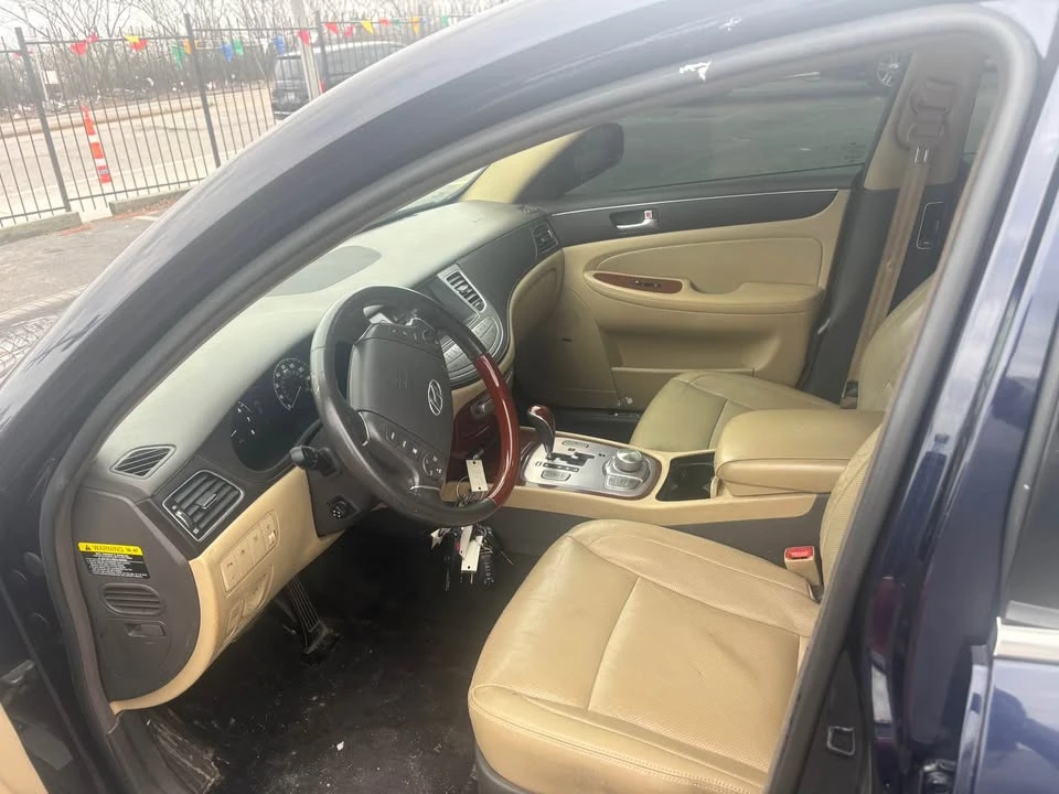 2012 Hyundai Genesis - Image 4 of 6