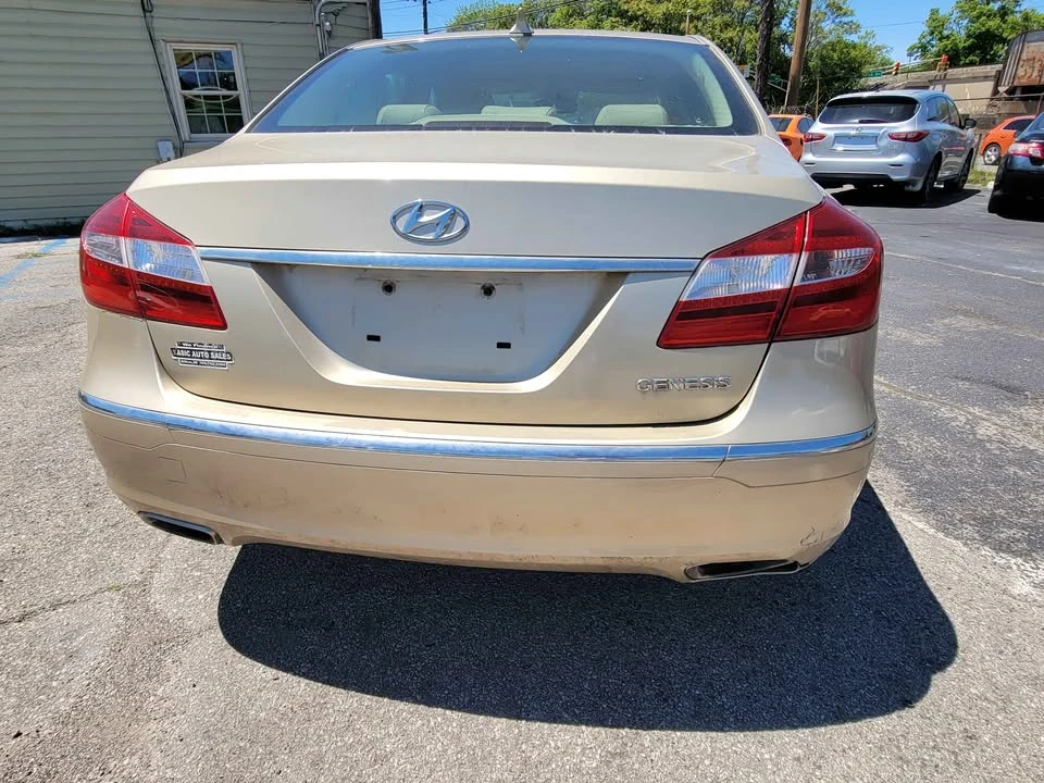 2012 Hyundai Genesis - Image 5 of 8