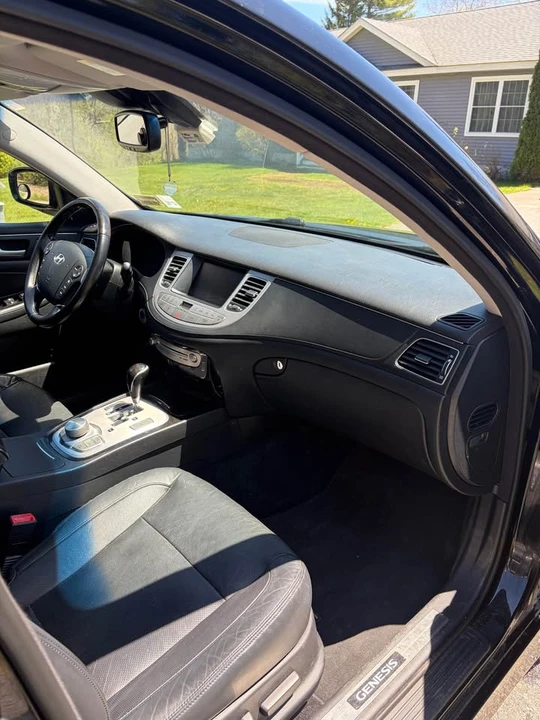 2012 Hyundai Genesis - Image 16 of 20