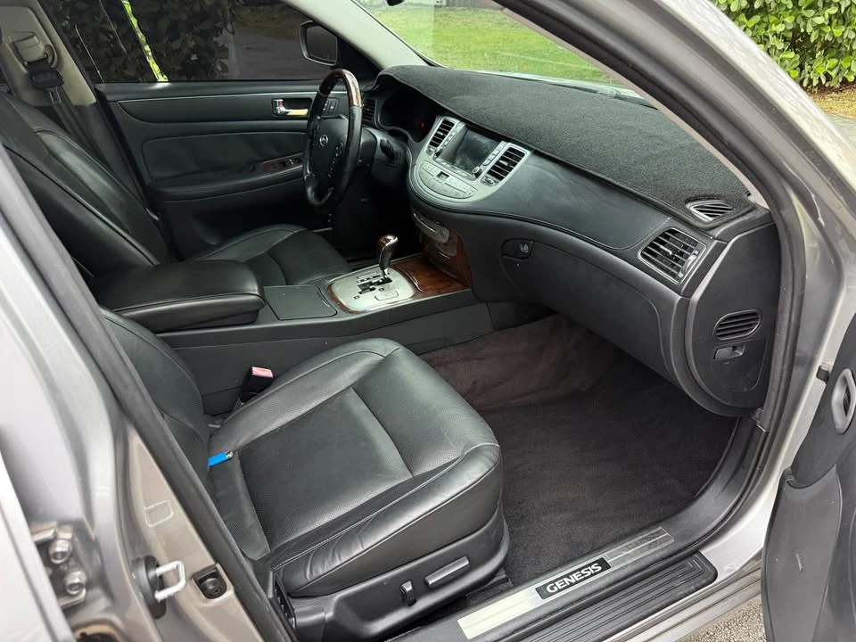 2012 Hyundai Genesis - Image 12 of 13