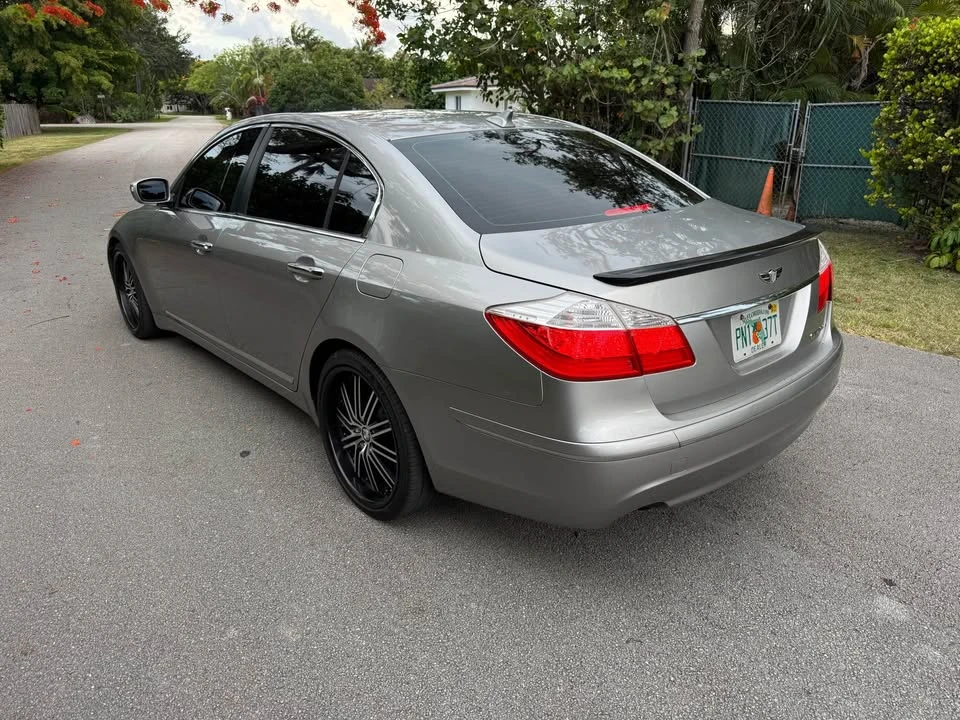 2012 Hyundai Genesis - Image 7 of 13