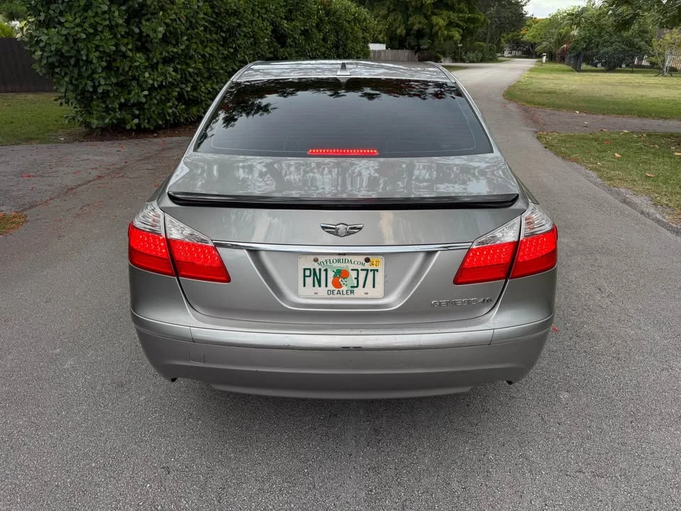 2012 Hyundai Genesis - Image 6 of 13