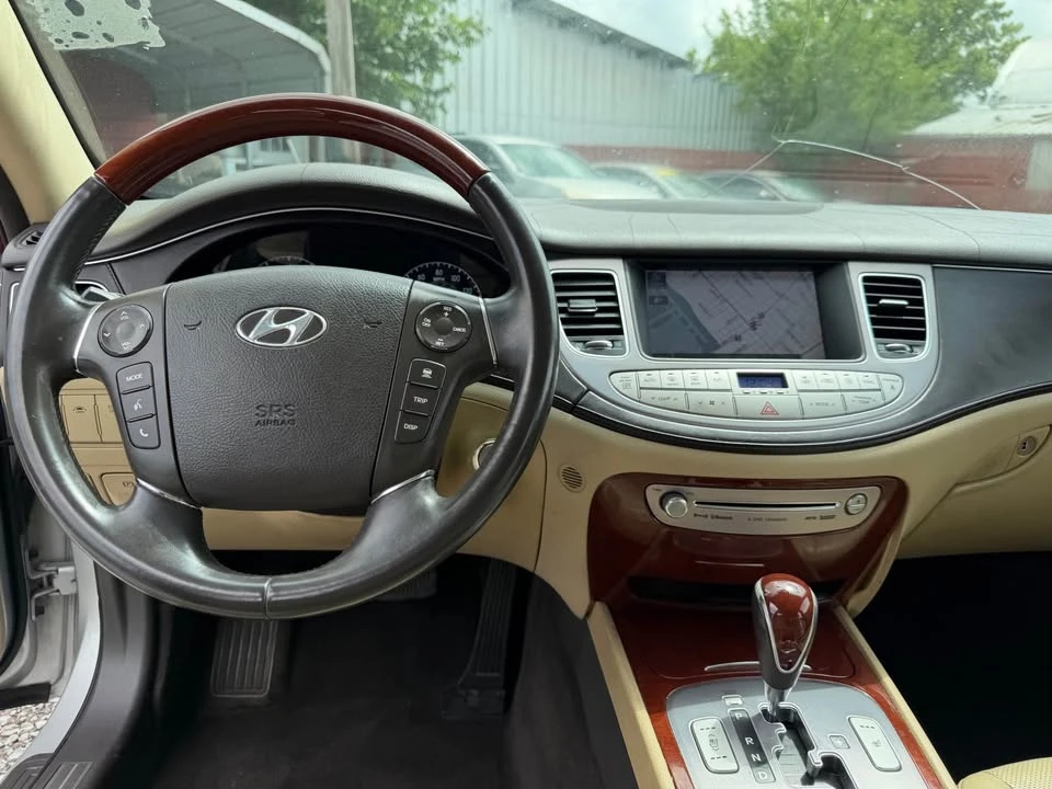 2012 Hyundai Genesis - Image 11 of 13