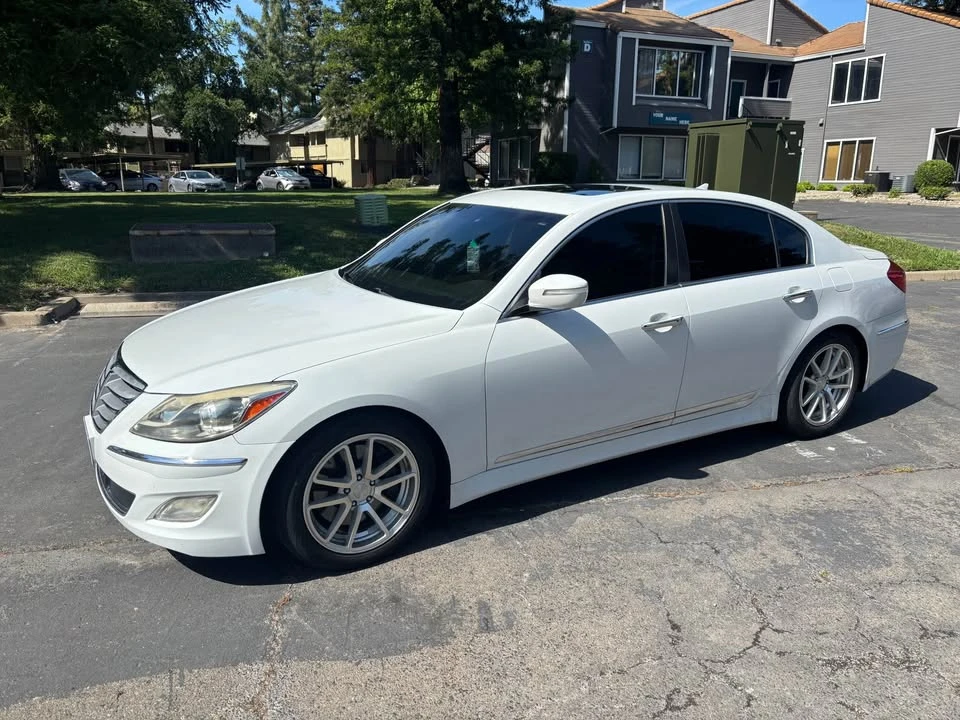 2012 Hyundai Genesis - Image 2 of 15