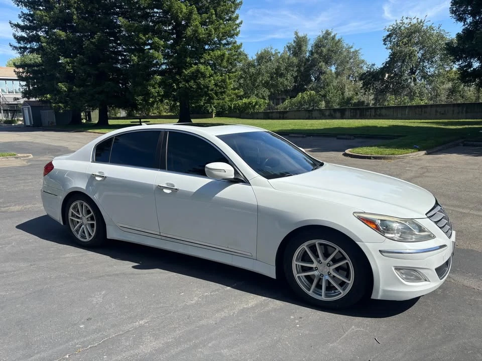 2012 Hyundai Genesis - Image 4 of 15