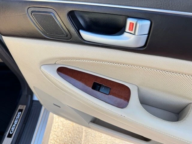 2012 Hyundai Genesis - Image 13 of 20