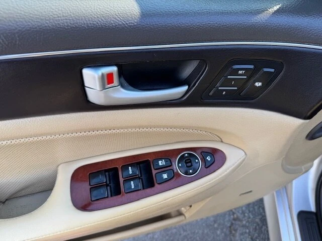 2012 Hyundai Genesis - Image 9 of 20