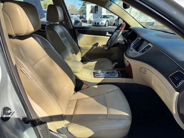2012 Hyundai Genesis - Image 16 of 20