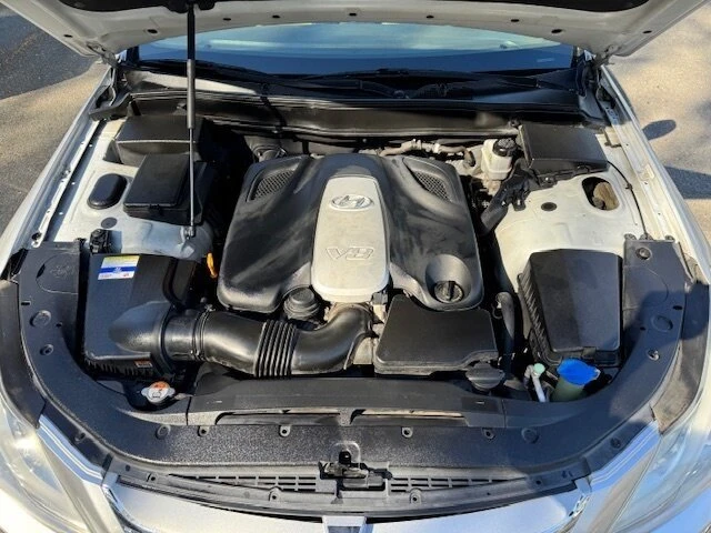 2012 Hyundai Genesis - Image 18 of 20