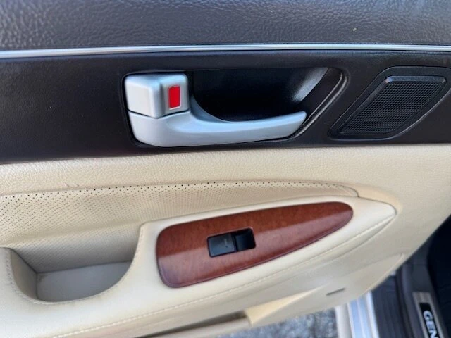 2012 Hyundai Genesis - Image 11 of 20