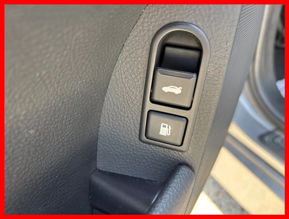 2012 Hyundai Genesis - Image 15 of 15