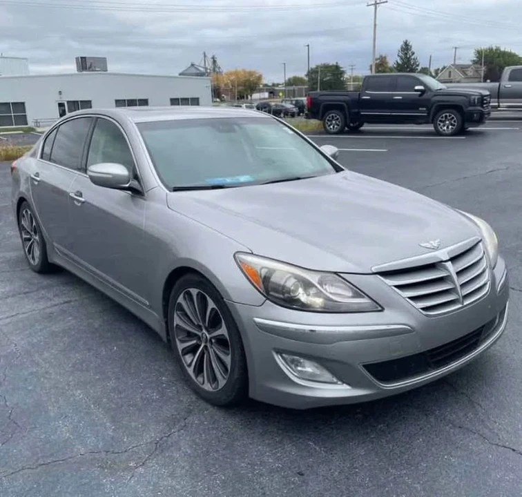 2012 Hyundai Genesis - Image 2 of 7