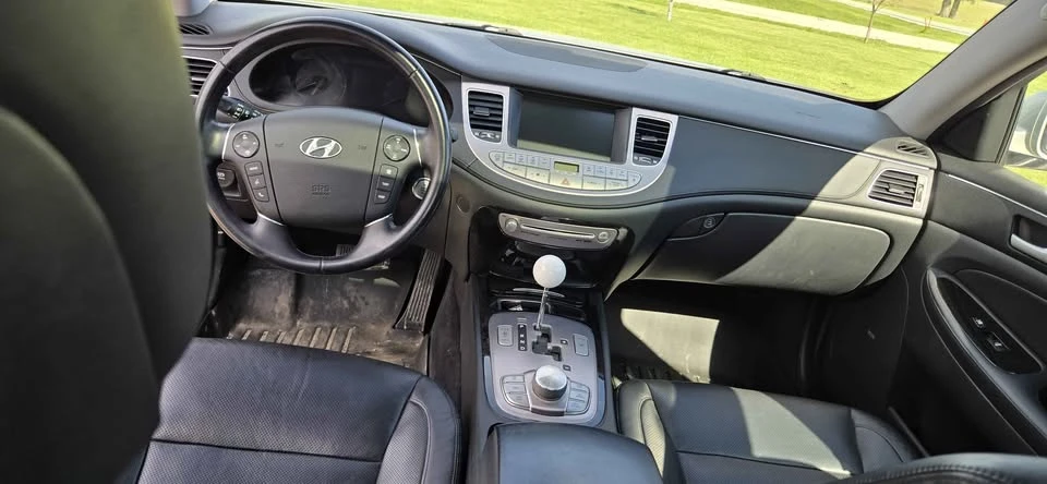 2012 Hyundai Genesis - Image 7 of 14
