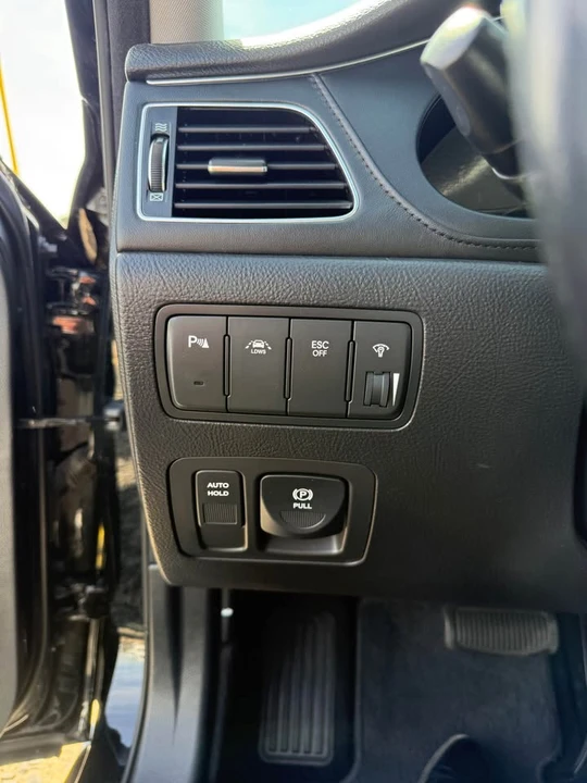 2012 Hyundai Genesis - Image 15 of 18