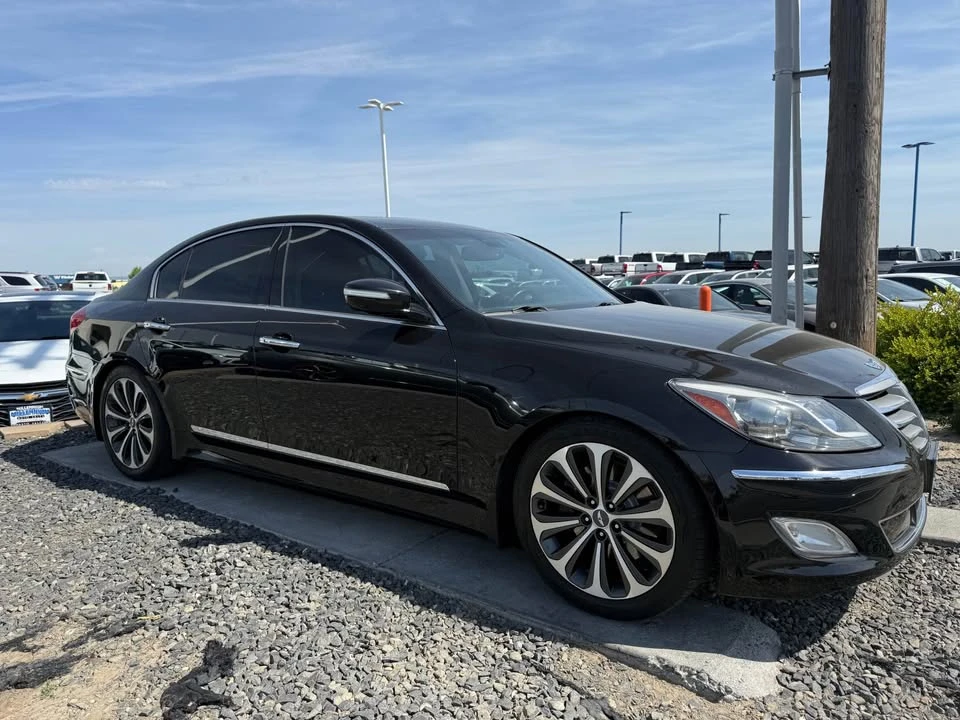 2012 Hyundai Genesis - Image 16 of 18