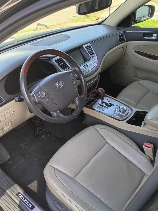 2012 Hyundai Genesis - Image 4 of 5