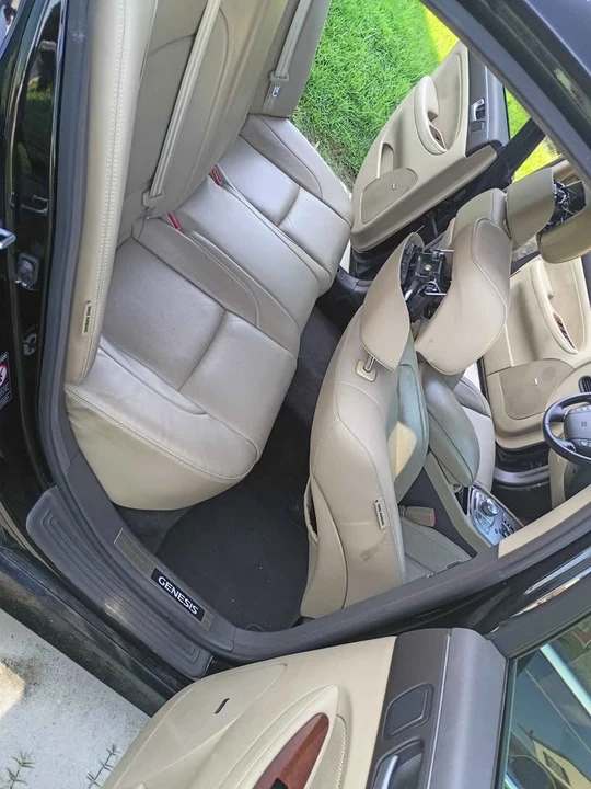 2012 Hyundai Genesis - Image 5 of 5