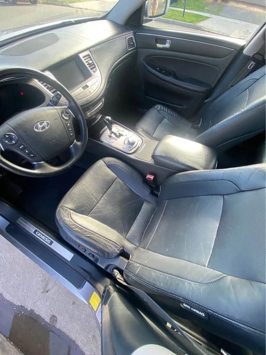 2012 Hyundai Genesis - Image 6 of 9