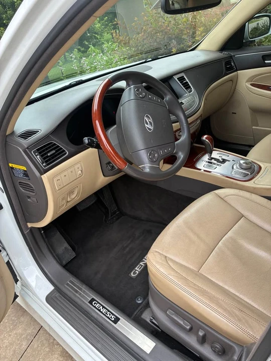 2012 Hyundai Genesis - Image 11 of 15
