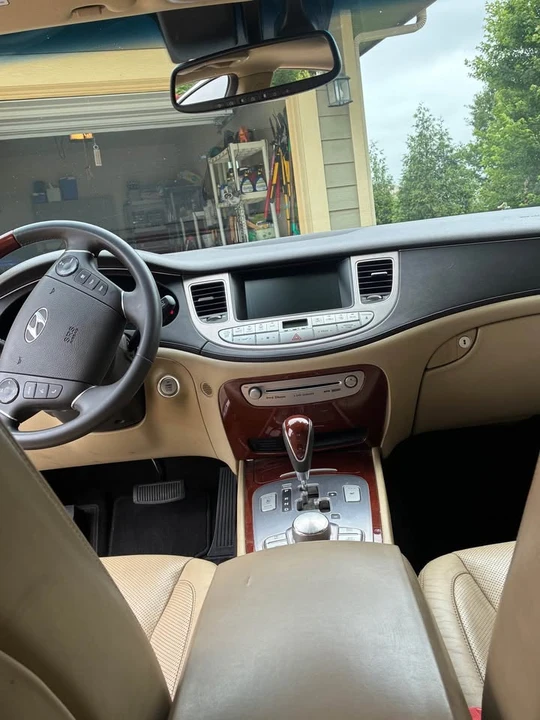 2012 Hyundai Genesis - Image 13 of 15