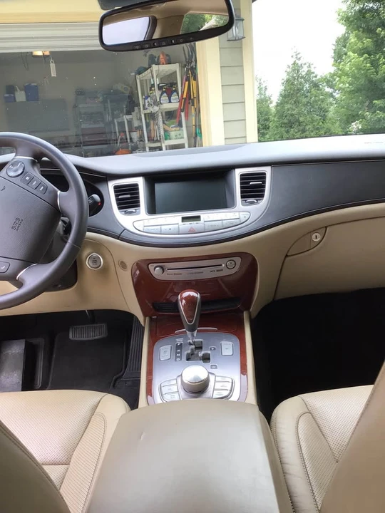 2012 Hyundai Genesis - Image 6 of 15