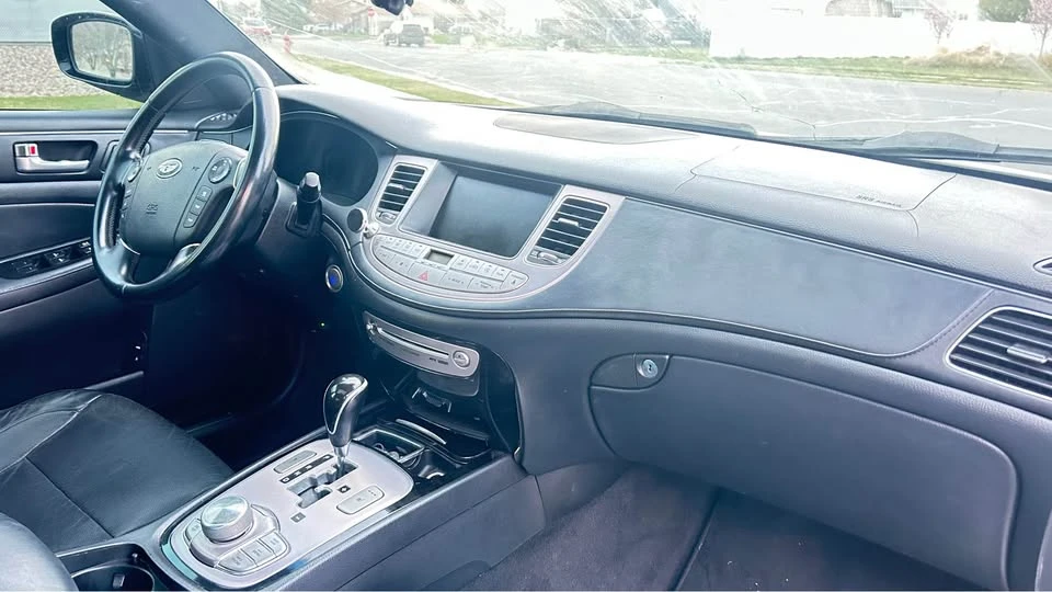2012 Hyundai Genesis - Image 6 of 10