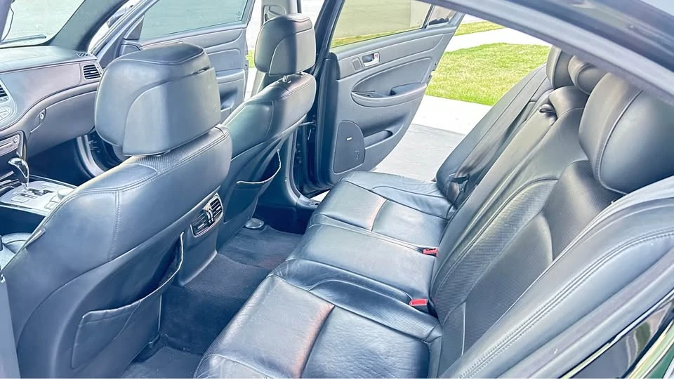 2012 Hyundai Genesis - Image 7 of 10