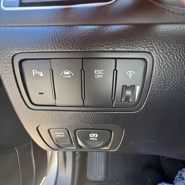 2012 Hyundai Genesis - Image 10 of 31